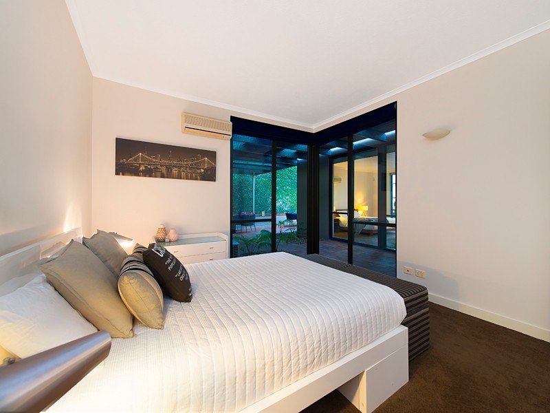 1 Golden Orchid Close, Bardon QLD 4065