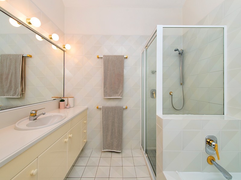 1 Golden Orchid Close, Bardon QLD 4065