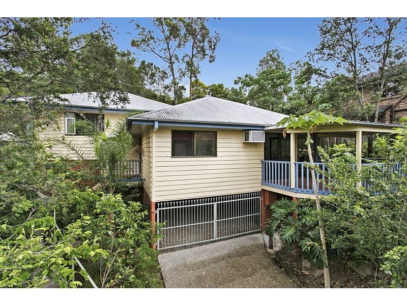 4 Nankoor St, Chapel Hill QLD 4069
