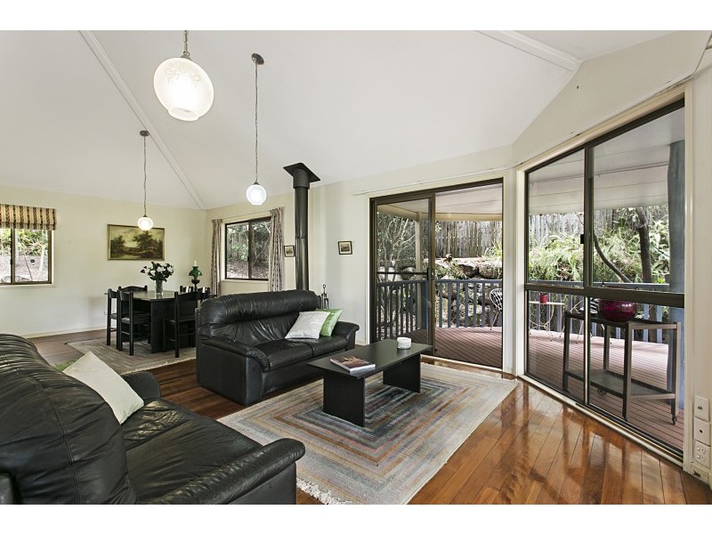 4 Nankoor St, Chapel Hill QLD 4069