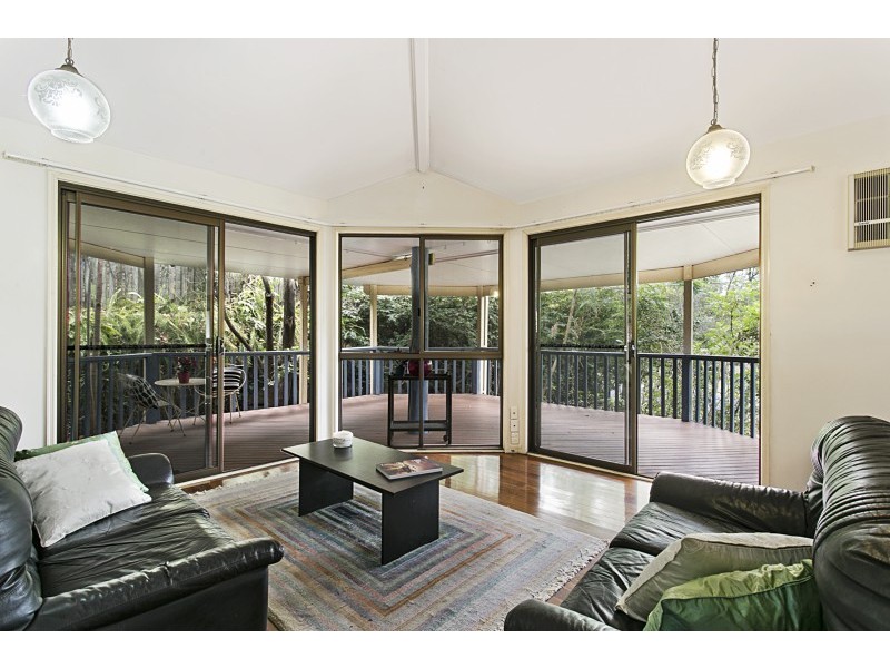 4 Nankoor St, Chapel Hill QLD 4069