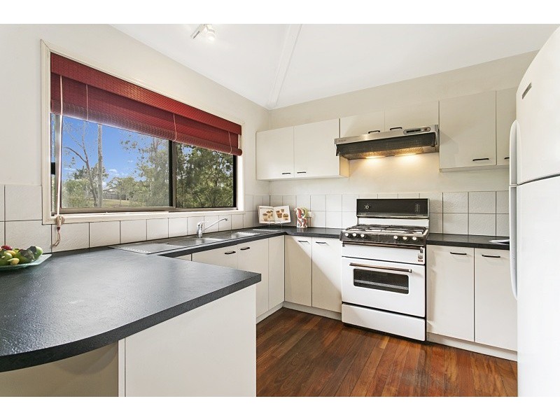 4 Nankoor St, Chapel Hill QLD 4069