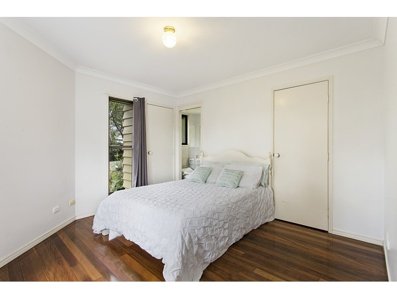 4 Nankoor St, Chapel Hill QLD 4069