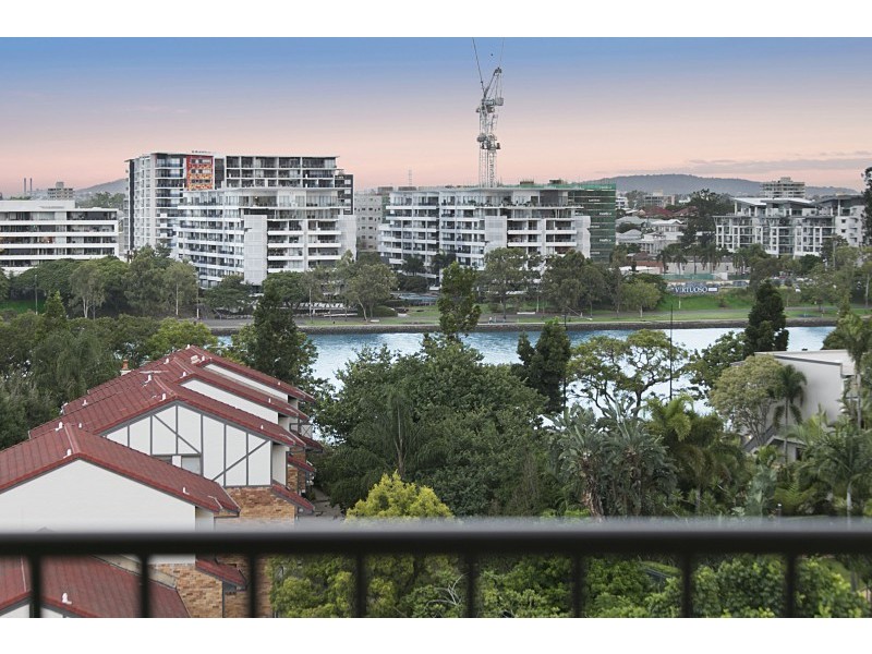 153/8 Land Street, Toowong QLD 4066