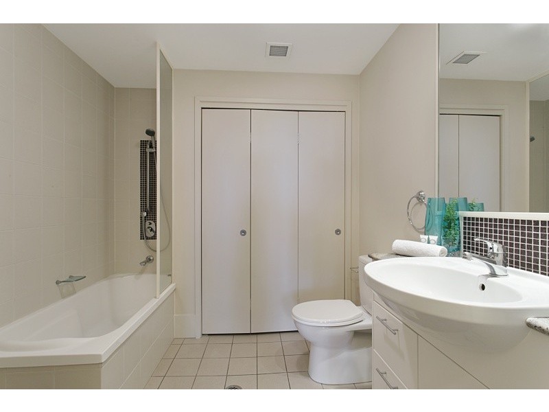 153/8 Land Street, Toowong QLD 4066