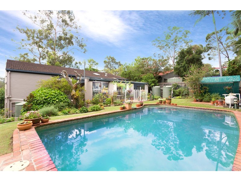 10 Dusk Street, Kenmore QLD 4069