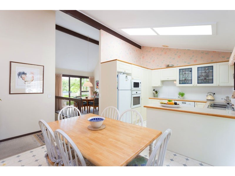 10 Dusk Street, Kenmore QLD 4069