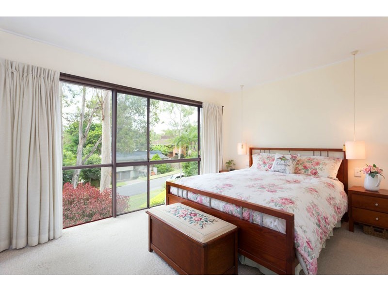10 Dusk Street, Kenmore QLD 4069