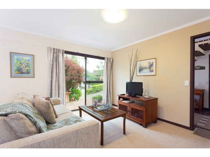 10 Dusk Street, Kenmore QLD 4069