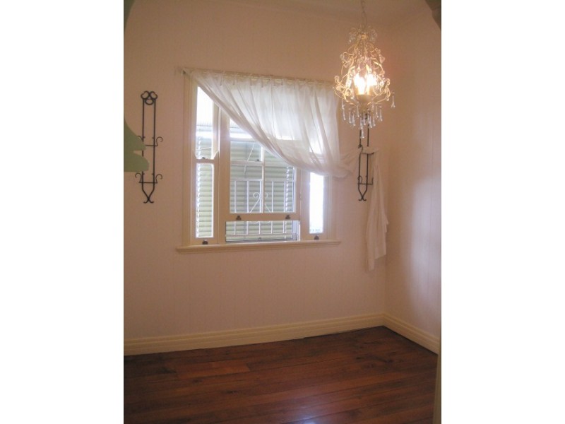 106 Dunellan Street, Greenslopes QLD 4120