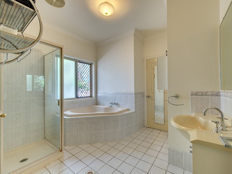 36 St James Street, Forest Lake QLD 4078