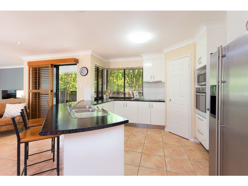 5 Hart Court, Brookfield QLD 4069