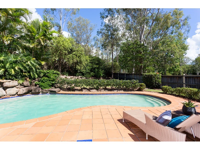 5 Hart Court, Brookfield QLD 4069