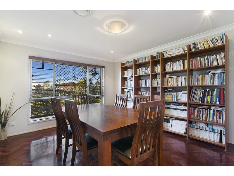 18 Lightwood Place, Sinnamon Park QLD 4073