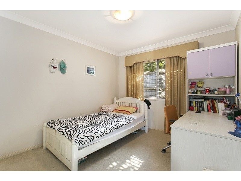 18 Lightwood Place, Sinnamon Park QLD 4073