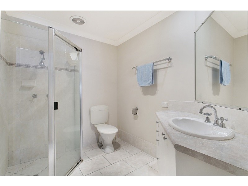 18 Lightwood Place, Sinnamon Park QLD 4073