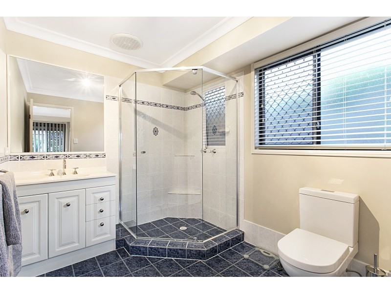 12 Ayside Close, Sinnamon Park QLD 4073