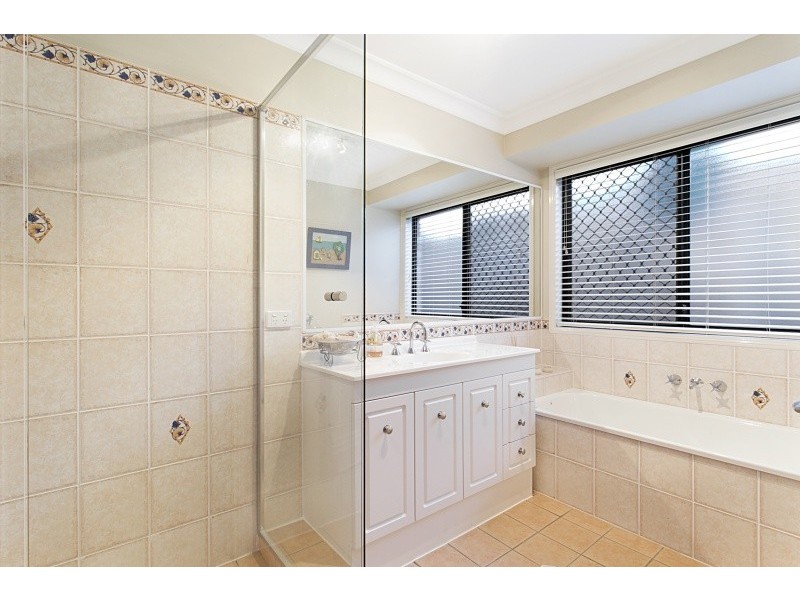 12 Ayside Close, Sinnamon Park QLD 4073