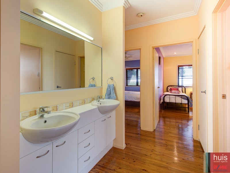 105 Sibley Rd, Wynnum West QLD 4178