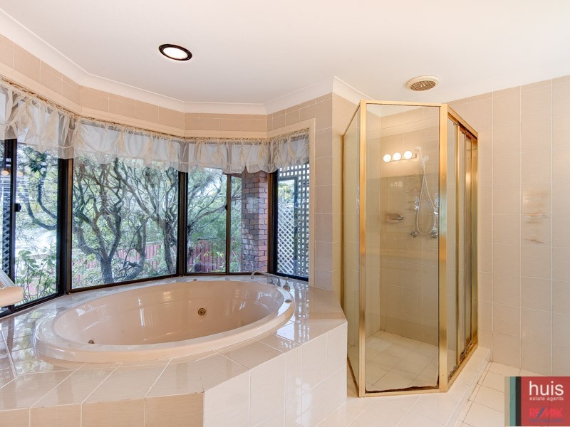 11 Masthead Dr, Raby Bay QLD 4163