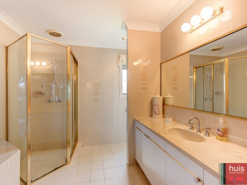 11 Masthead Dr, Raby Bay QLD 4163