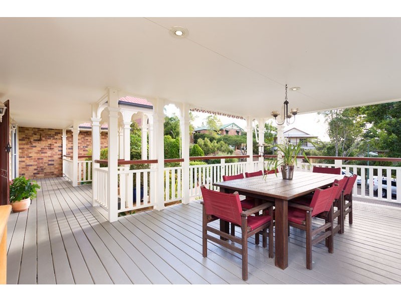 2 Coburn Court, Brookfield QLD 4069