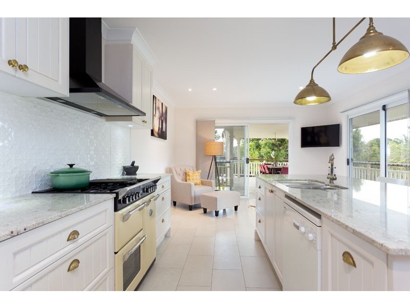 2 Coburn Court, Brookfield QLD 4069