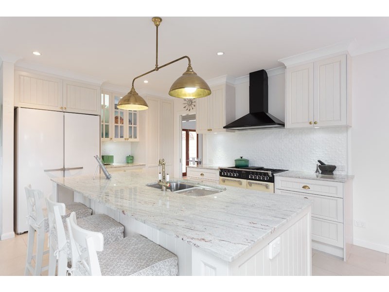 2 Coburn Court, Brookfield QLD 4069