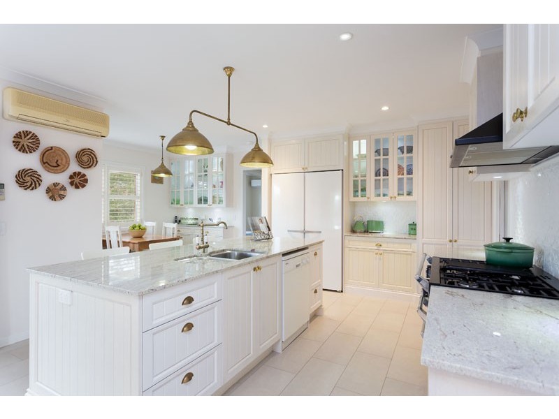 2 Coburn Court, Brookfield QLD 4069