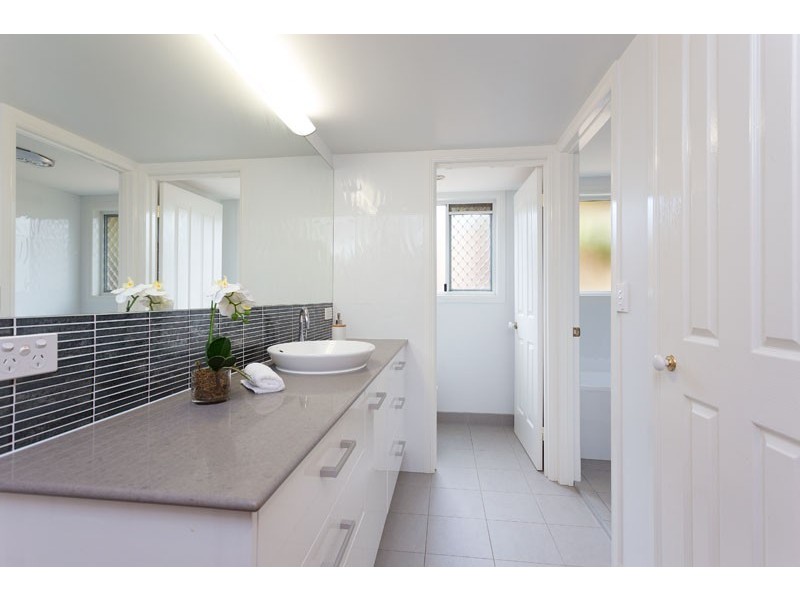 2 Coburn Court, Brookfield QLD 4069