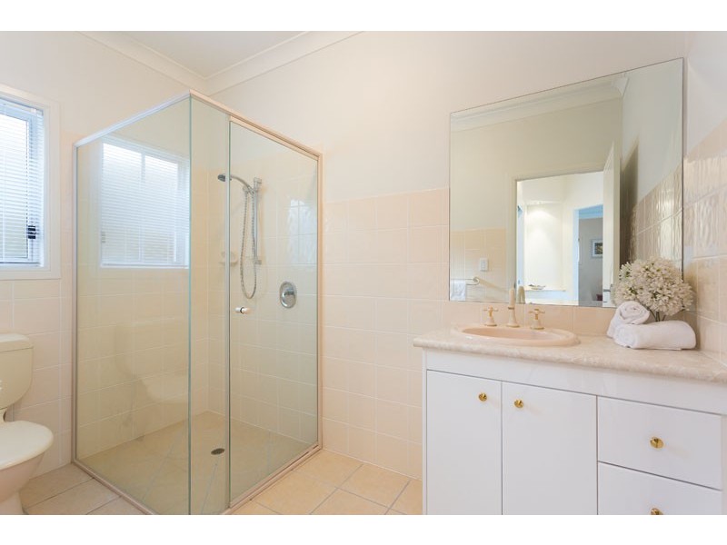 13 Lentara Street, Kenmore QLD 4069