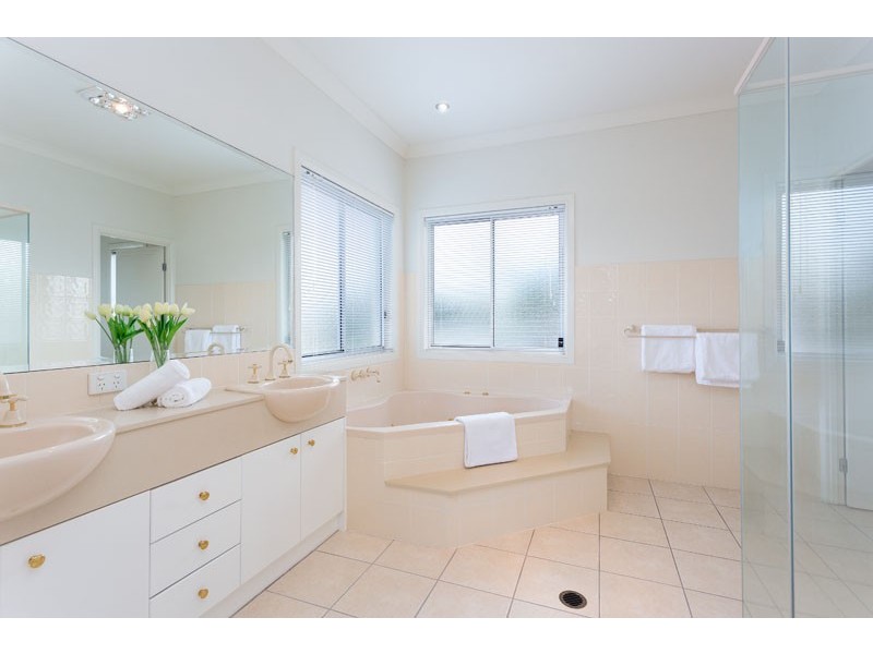 13 Lentara Street, Kenmore QLD 4069