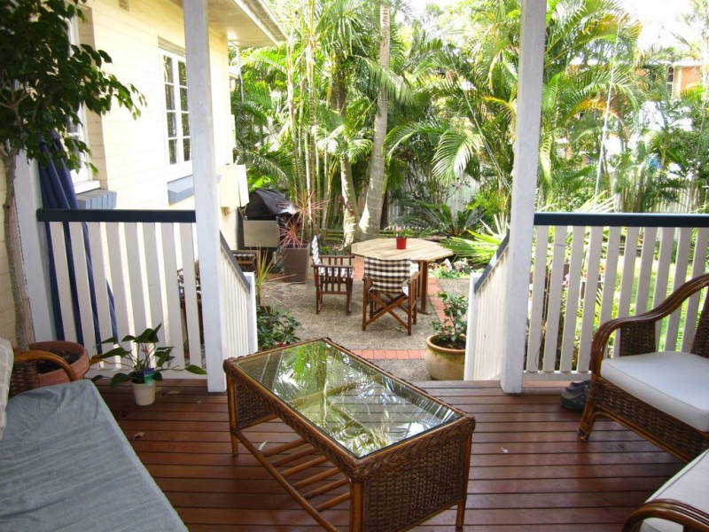 27 Central Avenue, St Lucia QLD 4067