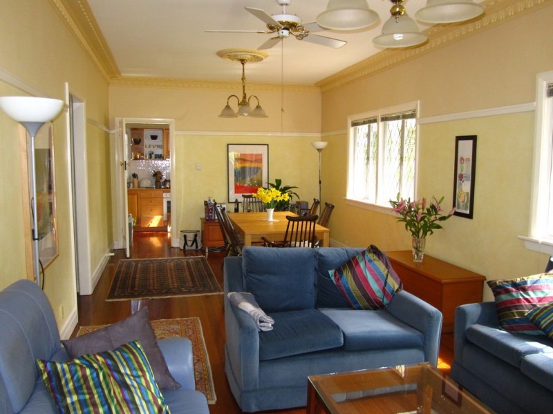 27 Central Avenue, St Lucia QLD 4067