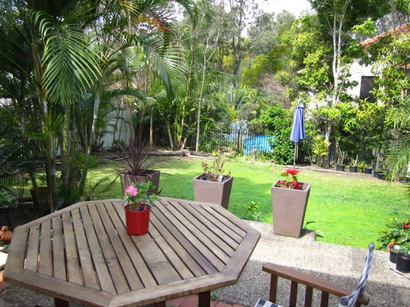 27 Central Avenue, St Lucia QLD 4067