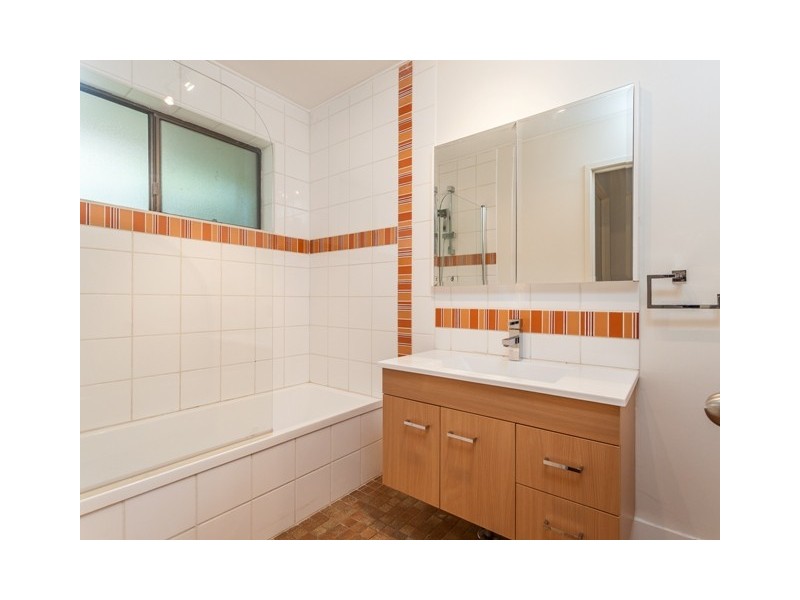 4 Appin Street, Kenmore QLD 4069