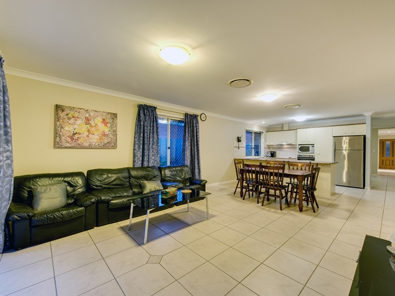 32 Booloumba Crescent, Forest Lake QLD 4078