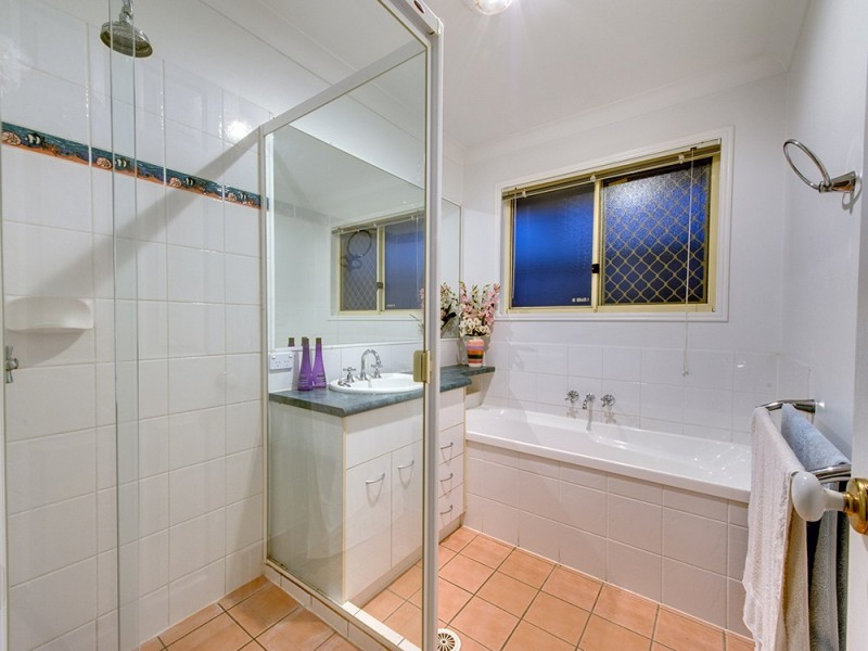 32 Booloumba Crescent, Forest Lake QLD 4078