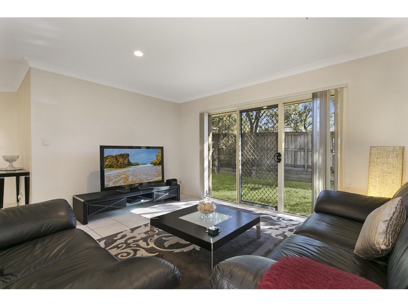 25 Lakeside Circuit, Sinnamon Park QLD 4073