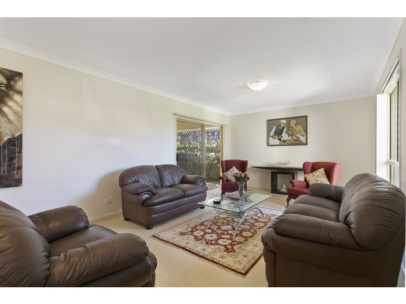 25 Lakeside Circuit, Sinnamon Park QLD 4073