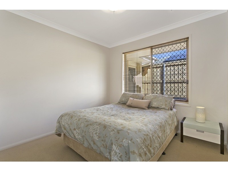 25 Lakeside Circuit, Sinnamon Park QLD 4073