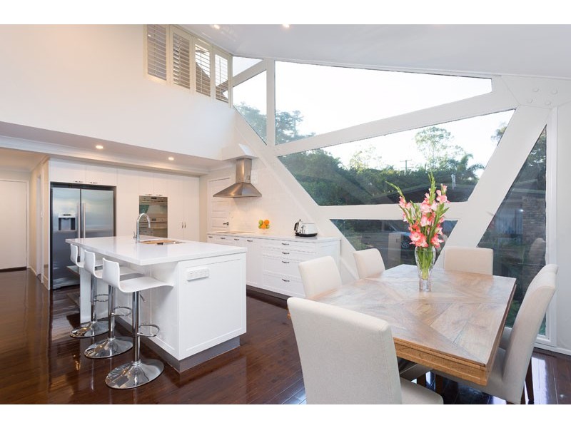 67 Chapel Hill Rd, Chapel Hill QLD 4069