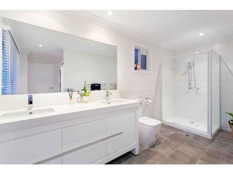 67 Chapel Hill Rd, Chapel Hill QLD 4069