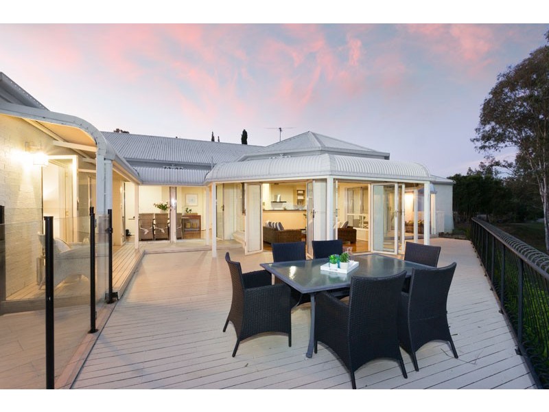 11 Parklane Terrace, Brookfield QLD 4069