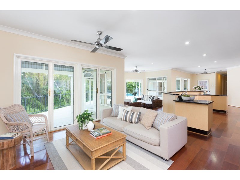 11 Parklane Terrace, Brookfield QLD 4069