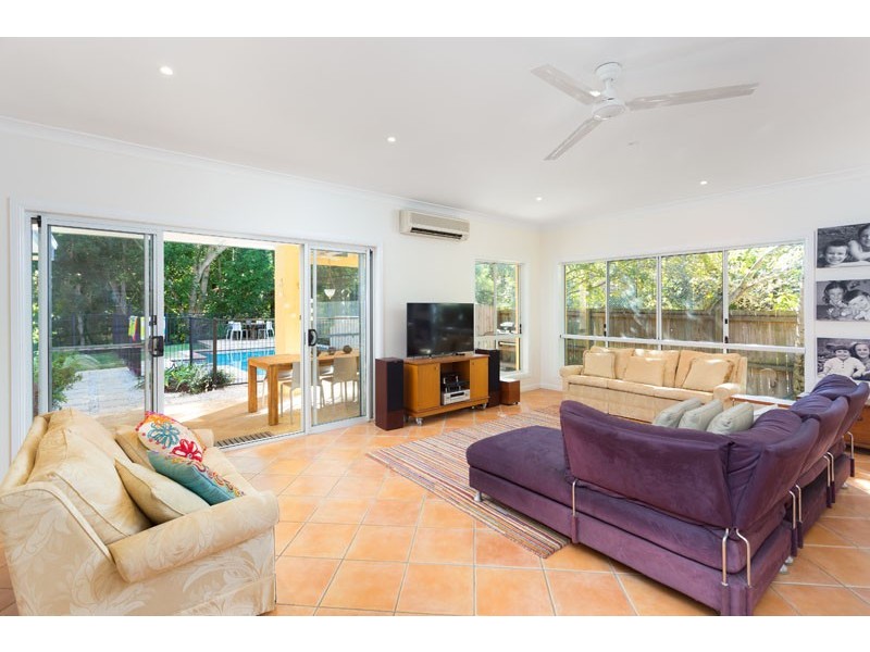 99 Mirbelia Street W, Kenmore Hills QLD 4069