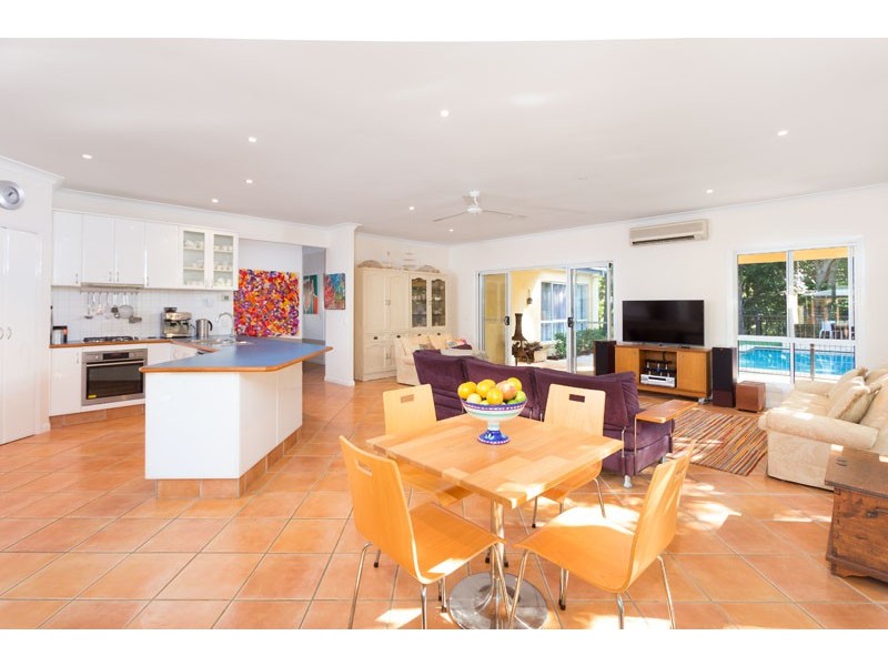 99 Mirbelia Street W, Kenmore Hills QLD 4069