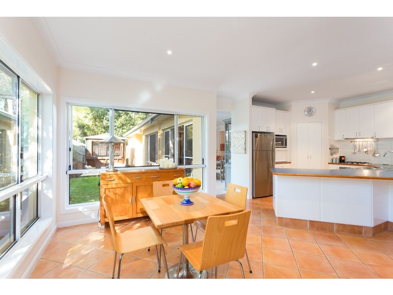 99 Mirbelia Street W, Kenmore Hills QLD 4069