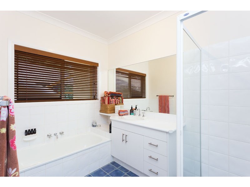 99 Mirbelia Street W, Kenmore Hills QLD 4069