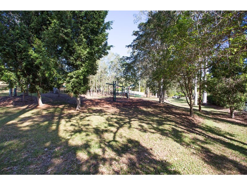 99 Mirbelia Street W, Kenmore Hills QLD 4069